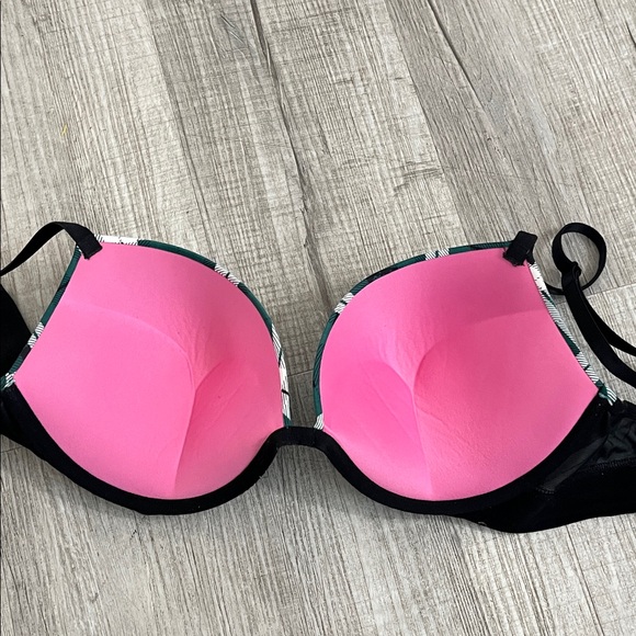 Victoria's Secret Push-Up Bra - Picture 2 of 6